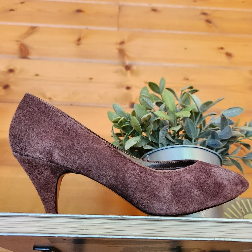 Carriage Court 💜 Vintage 663 Suede Leather Pigskin Pump Brown Heel Slip On 6.5D